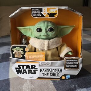 Star Wars Mandalorian The Child Interactive Figure - Green and Tan